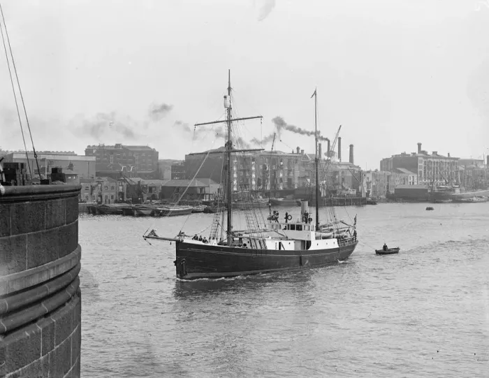 Framed Print : The Quest in the Thames. The Quest, the ship of the Shackleton - Rowett expedition Framed Print : The Quest in the Thames. The Quest, the ship of the Shackleton - Rowett expedition