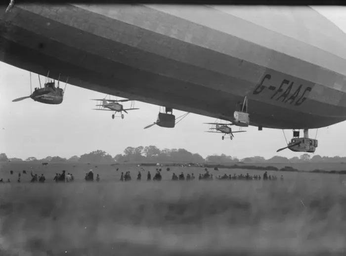 Framed Print : R 33 in taking off trial with two D H 53 Hummingbirds at Pulham 21 October 1926 Framed Print : R 33 in taking off trial with two D H 53 Hummingbirds at Pulham 21 October 1926