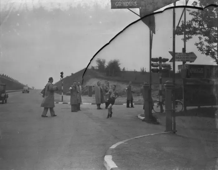 Framed Print : R J Funnell, competing in the Kent Marathon, passes through Dartford, Kent Framed Print : R J Funnell, competing in the Kent Marathon, passes through Dartford, Kent