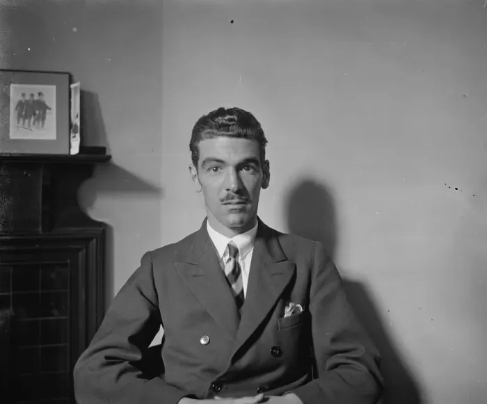 Framed Print : R V Walling ( Secretaryof the Institute of Journalists. ) SPL sitting 17 August Framed Print : R V Walling ( Secretaryof the Institute of Journalists. ) SPL sitting 17 August