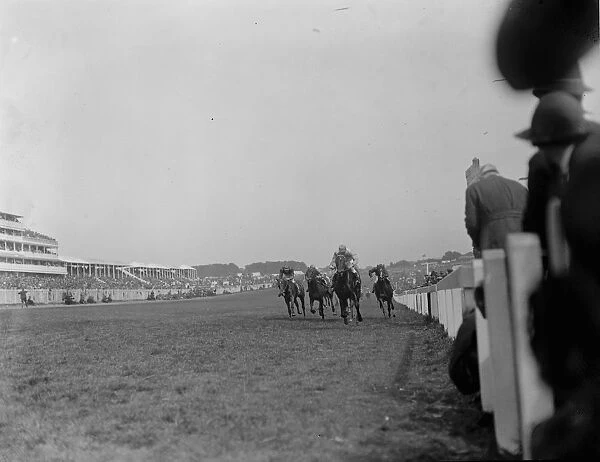 The race for the Oak Stakes at Epsom. Sir E Hultons Straitlace ridden by