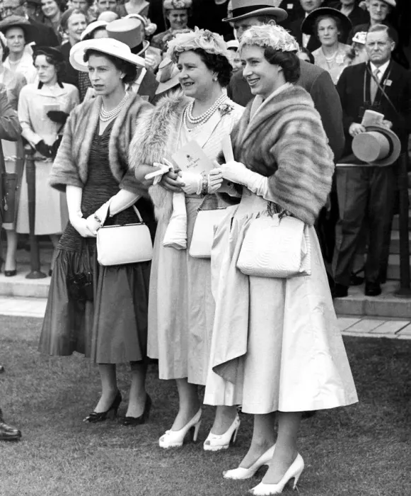 Framed Print : Racing - Royal Ascot Meeting - Second Day H. M. The Queen with H. M. Queen Elizabeth Framed Print : Racing - Royal Ascot Meeting - Second Day H. M. The Queen with H. M. Queen Elizabeth