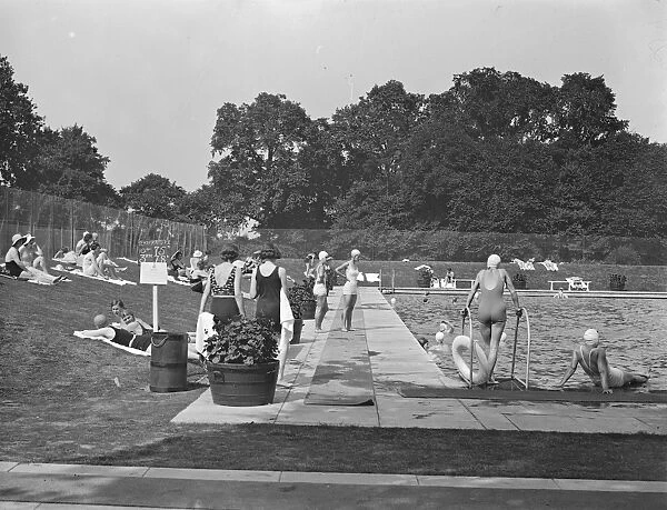 Ranelagh farm polo club. The new bathing pool 27 July 1933