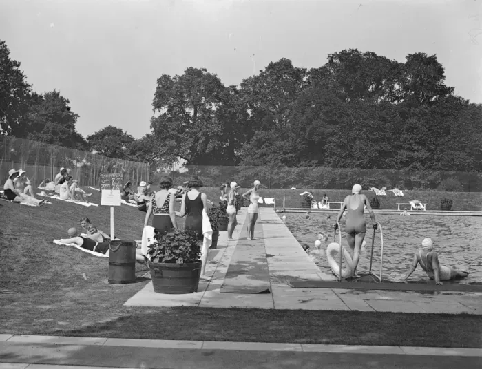 Framed Print : Ranelagh farm polo club. The new bathing pool 27 July 1933