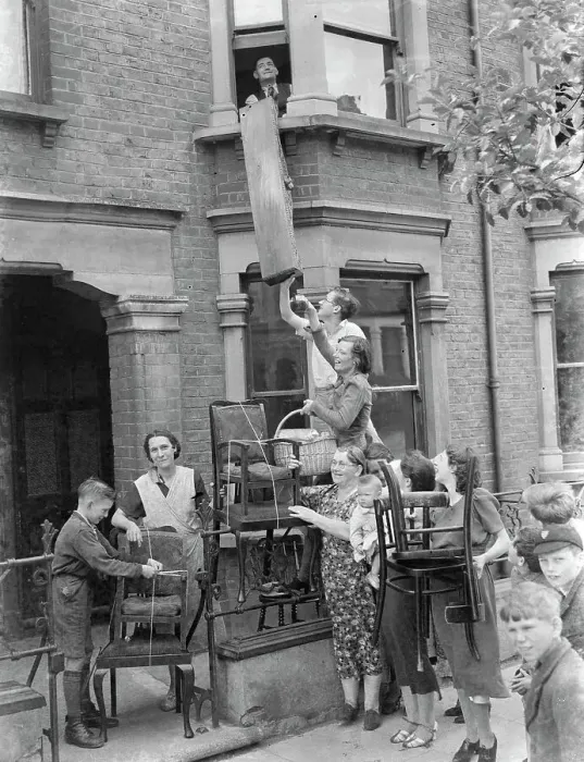 Framed Print : A residence in Plumstead, London, moves from Relliance Road. 1939
