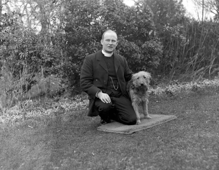 Framed Print : Rev Donald Macdonald who with the help of his dog Jock, managed to lock a deserter from the R Framed Print : Rev Donald Macdonald who with the help of his dog Jock, managed to lock a deserter from the R
