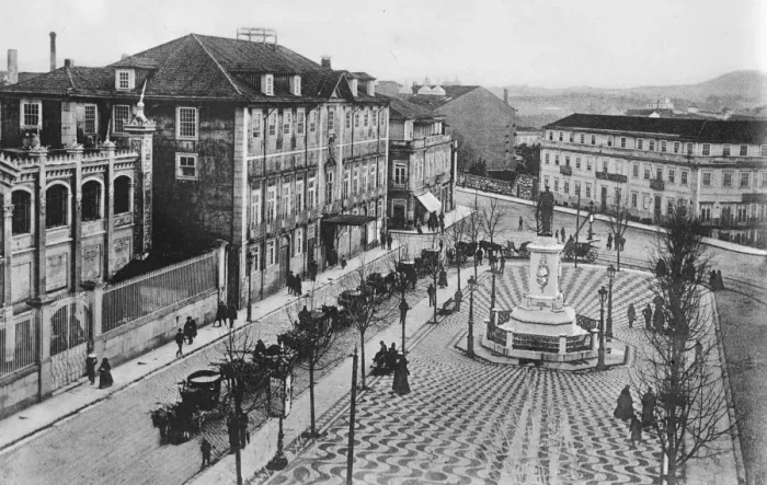 Framed Print : The revolt in Portugal, rebels still entrenched in Oporto Square. The Place de Bartalha Framed Print : The revolt in Portugal, rebels still entrenched in Oporto Square. The Place de Bartalha