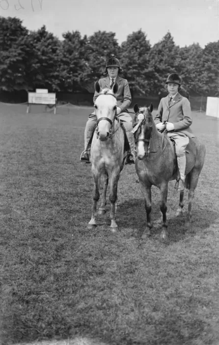 Framed Print : Richmond Horse Show Hon Pamela Digby (later Pamela Harriman ) and her younger Framed Print : Richmond Horse Show Hon Pamela Digby (later Pamela Harriman ) and her younger