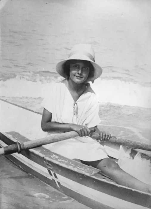 Framed Print : A right Royal holiday. Princess Maria of Italy photographed while out for a row Framed Print : A right Royal holiday. Princess Maria of Italy photographed while out for a row