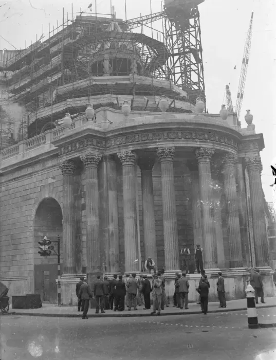 Framed Print : Rising from its maze of scaffolding, the new wing of the Bank of England is adding Framed Print : Rising from its maze of scaffolding, the new wing of the Bank of England is adding