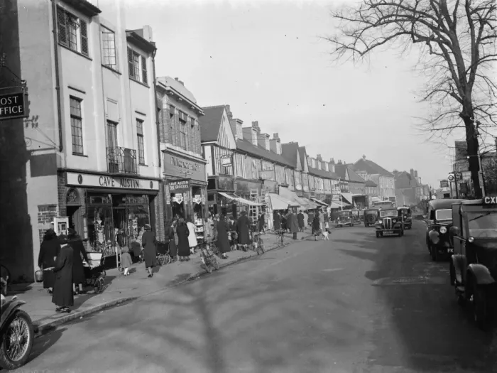 Framed Print : Road repair on Orpington High Street, Kent. 1938 Framed Print : Road repair on Orpington High Street, Kent. 1938