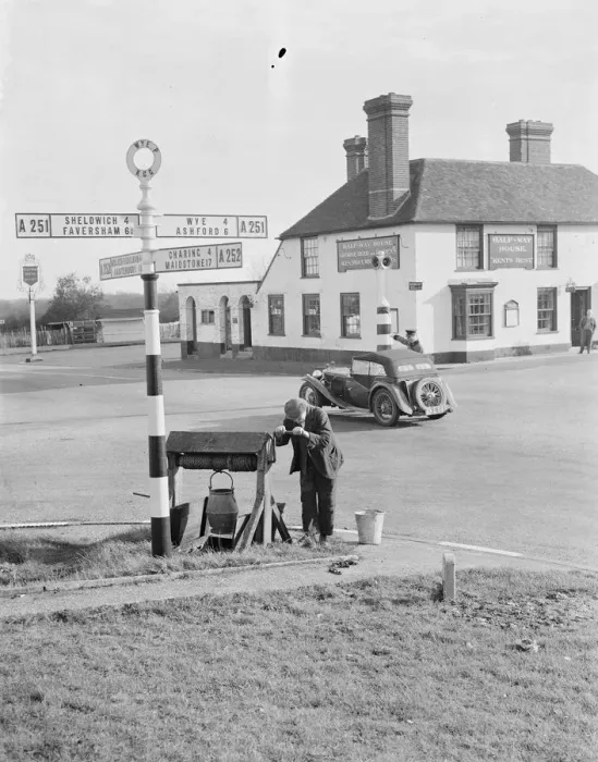 Framed Print : Roadside well by the Half Way House Inn at Challock Cross Roads, Kent Framed Print : Roadside well by the Half Way House Inn at Challock Cross Roads, Kent