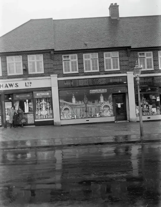 Framed Print : Robins store on Marechal Niel Parade in Sidcup, Kent. 1937