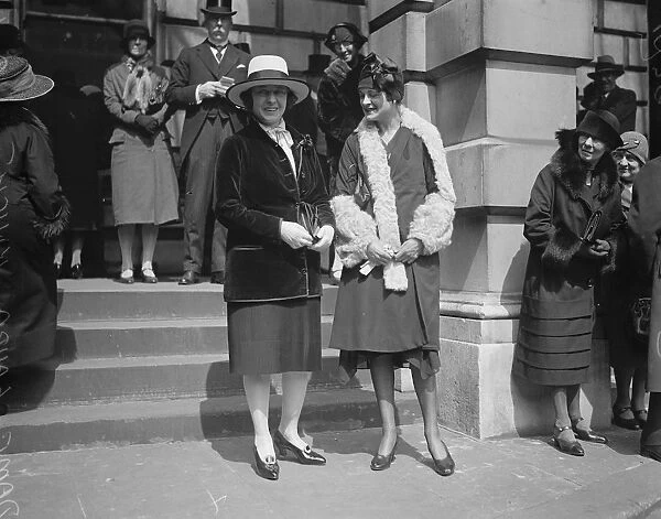 Royal Academy private view. Mrs Laura Knight RA and Miss Parry Cohen. 3 May 1929
