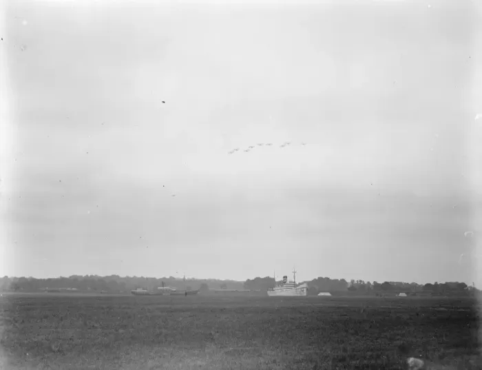 Framed Print : Royal Air Force pageant at Hendon Bombing planes flying over the enemy raider 28 Framed Print : Royal Air Force pageant at Hendon Bombing planes flying over the enemy raider 28