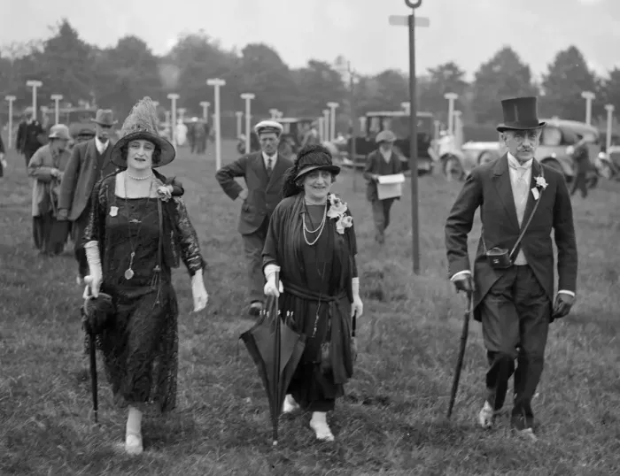 Framed Print : At the Royal Ascot race meeting - Miss Pamela Levy, Lady Levy and Sir Maurice Levy Framed Print : At the Royal Ascot race meeting - Miss Pamela Levy, Lady Levy and Sir Maurice Levy