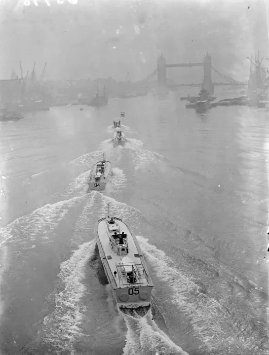 Framed Print : Royal barge leads rehearsal of Kings River trip. Rehearsal took place on the Thames Framed Print : Royal barge leads rehearsal of Kings River trip. Rehearsal took place on the Thames