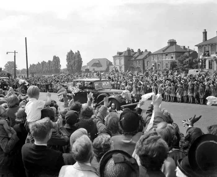 Framed Print : Royal Drive, Eltham Green 8th June 1953 Framed Print : Royal Drive, Eltham Green 8th June 1953