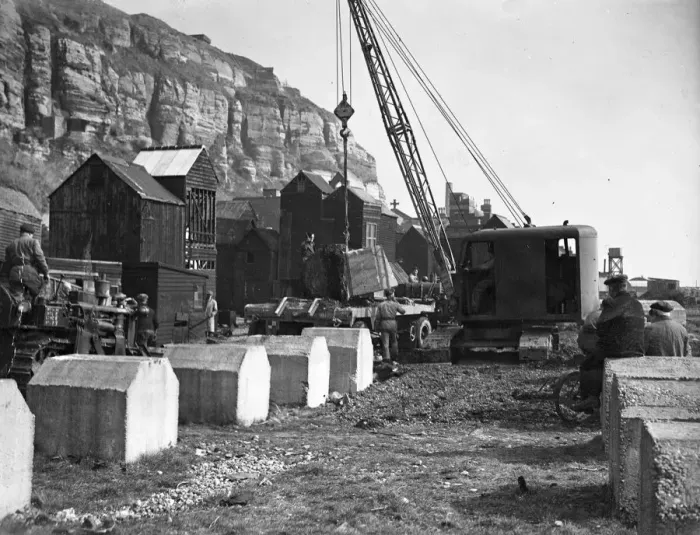 Framed Print : Royal Engineers are removing the concrete dragons teeth defence blocks on the front at Hastings
