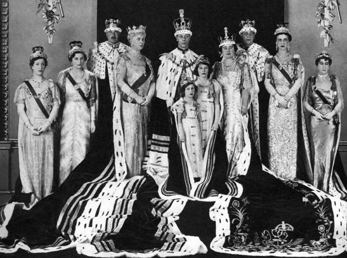 Framed Print : The Royal Family pose in full robes and crowns, in Buckingham Palace Left to Right Framed Print : The Royal Family pose in full robes and crowns, in Buckingham Palace Left to Right
