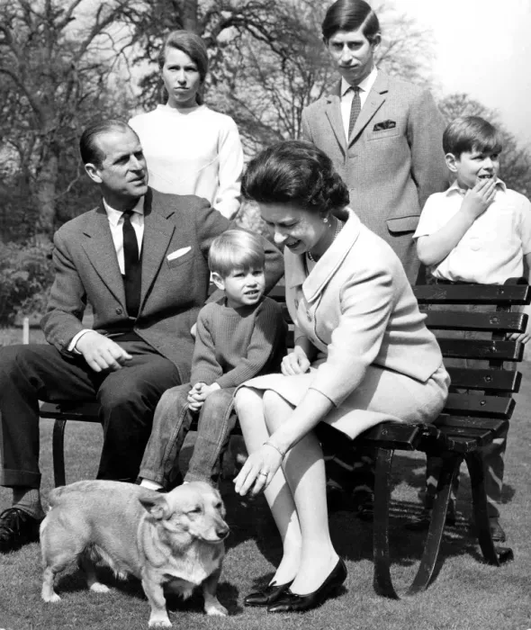 Framed Print : The Royal Family posing in the gardens at Frogmore, Windsor, for special birthday