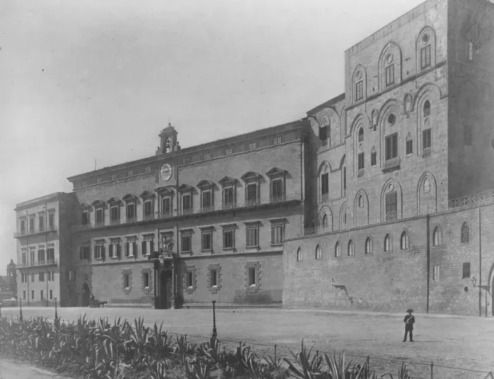 Framed Print : Royal Palace at Palermo, Italy 1921 Framed Print : Royal Palace at Palermo, Italy 1921