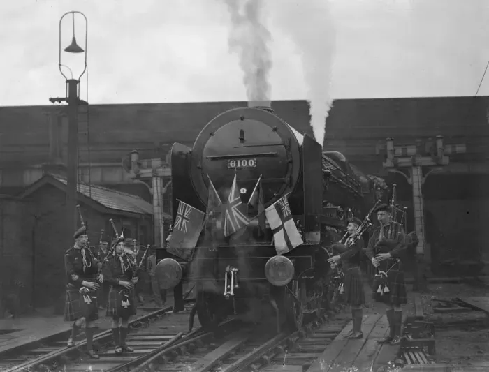 Framed Print : Royal Scot sets out to break new world train speed record from Euston Framed Print : Royal Scot sets out to break new world train speed record from Euston