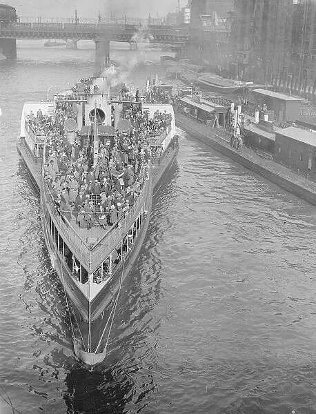 The Royal Soveriegn leaves Old Swan pier on her first trip of the season 30 May 1925