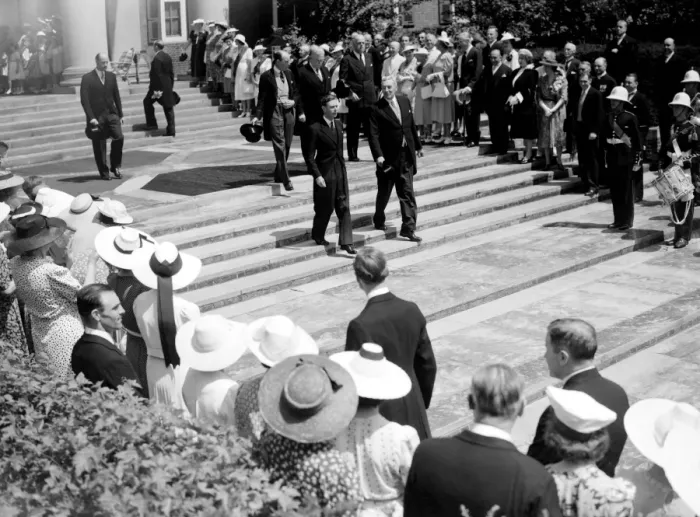 Framed Print : The Royal tour of Canada and the USA by King George VI and Queen Elizabeth, 1939 Framed Print : The Royal tour of Canada and the USA by King George VI and Queen Elizabeth, 1939