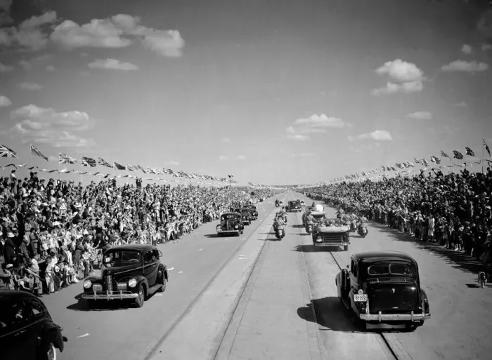 Framed Print : The Royal tour of Canada and the USA by King George VI and Queen Elizabeth, 1939 Framed Print : The Royal tour of Canada and the USA by King George VI and Queen Elizabeth, 1939