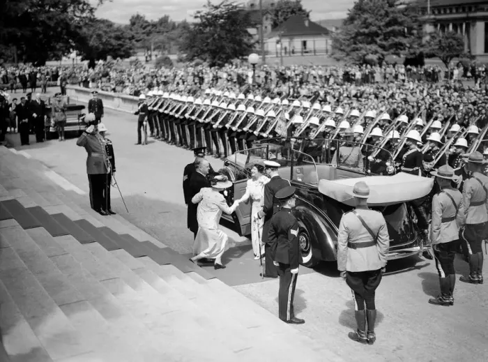 Framed Print : The Royal tour of Canada and the USA by King George VI and Queen Elizabeth, 1939 A TopFoto