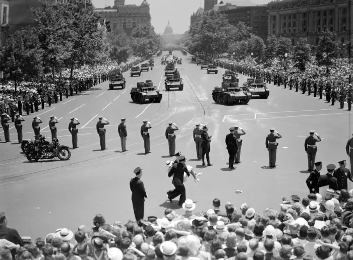 Framed Print : The Royal tour of Canada and the USA by King George VI and Queen Elizabeth, 1939 The King