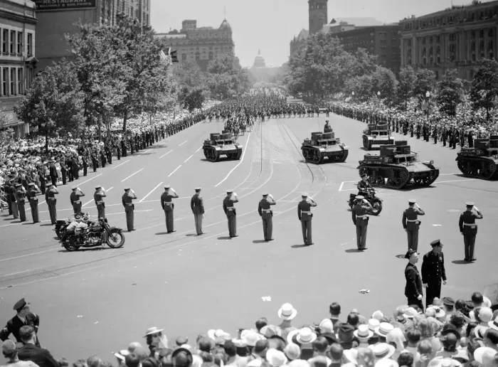 Framed Print : The Royal tour of Canada and the USA by King George VI and Queen Elizabeth - 1939 Framed Print : The Royal tour of Canada and the USA by King George VI and Queen Elizabeth - 1939
