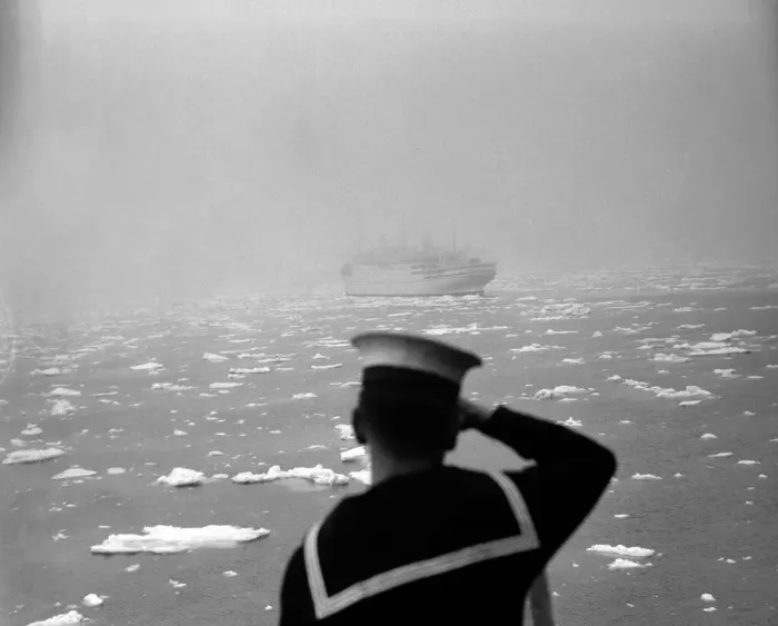 Framed Print : The Royal tour of Canada and the USA by King George VI and Queen Elizabeth 1939 - rough weather fog Framed Print : The Royal tour of Canada and the USA by King George VI and Queen Elizabeth 1939 - rough weather fog