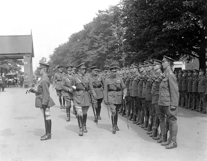 Framed Print : Royal visit to Bedford. A Guard Of Honour at the Station 27 June 1918