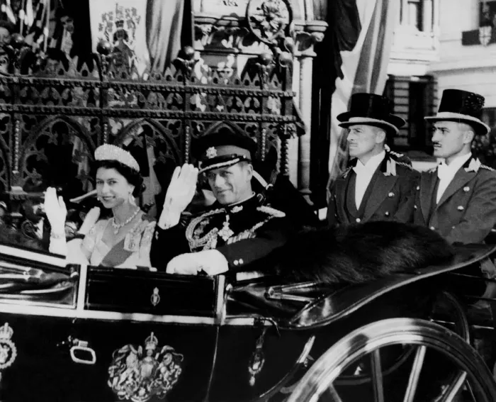 Framed Print : Royal Visit to Canada - Queen in Open Landau Photo Shows: The Queen and Prince Framed Print : Royal Visit to Canada - Queen in Open Landau Photo Shows: The Queen and Prince