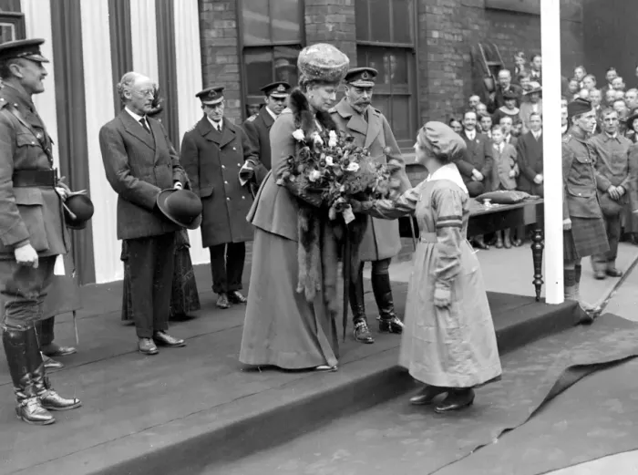 Framed Print : Royal Visit to Lincoln. Queen recieving a bouquet from a Munition Girl. (Messrs Robey Framed Print : Royal Visit to Lincoln. Queen recieving a bouquet from a Munition Girl. (Messrs Robey