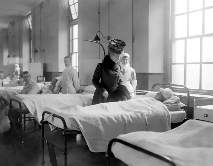 Framed Print : Royal visit to wounded Zeebrugge Heroes in Chatham Naval Hospital. The Queen talking to A Framed Print : Royal visit to wounded Zeebrugge Heroes in Chatham Naval Hospital. The Queen talking to A