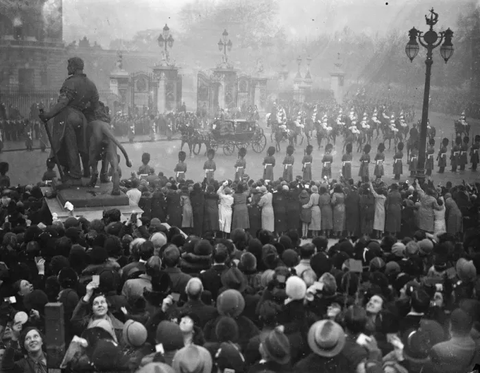 Framed Print : Royal wedding of the Duke of Kent and Princess Marina. Photo shows; the King