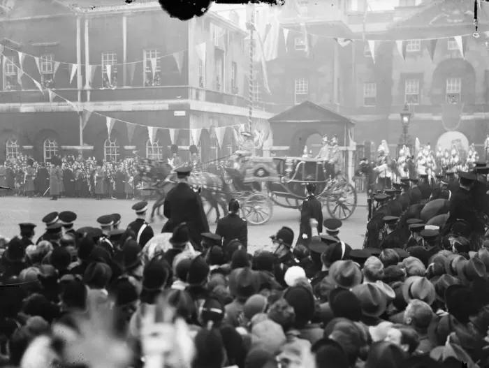 Framed Print : The Royal wedding of the Duke of Kent and Princess Marina of Greece. Photo shows Framed Print : The Royal wedding of the Duke of Kent and Princess Marina of Greece. Photo shows