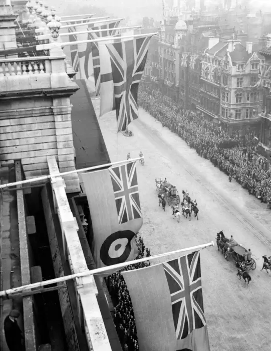 Framed Print : Royal Wedding. H. R. H Princess Elizabeth and Duke of Edinburgh. General view of Framed Print : Royal Wedding. H. R. H Princess Elizabeth and Duke of Edinburgh. General view of