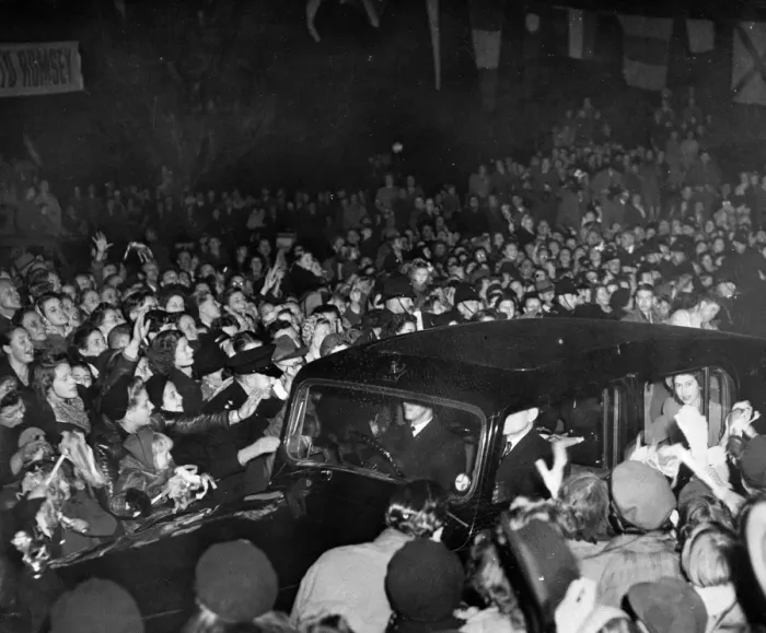 Framed Print : The Royal Wedding. H. R. H Princess Elizabeth and Duke of Edinburgh. Crowds rushed Framed Print : The Royal Wedding. H. R. H Princess Elizabeth and Duke of Edinburgh. Crowds rushed