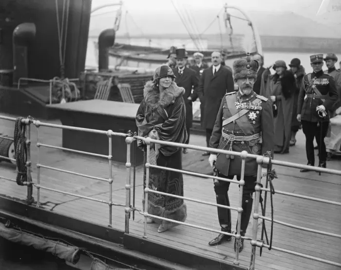 Framed Print : The Rumanian Royal visit. The King and Queen of Rumania photographed at the side
