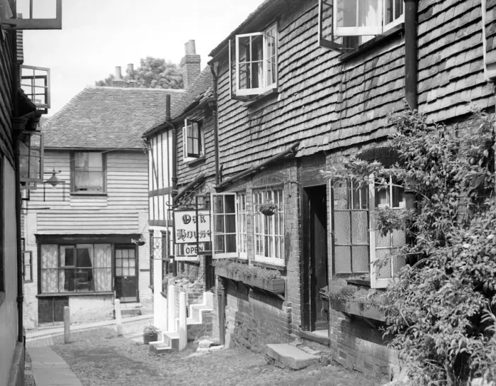 Framed Print : Rye, East Sussex 1940 / 1950s Framed Print : Rye, East Sussex 1940 / 1950s
