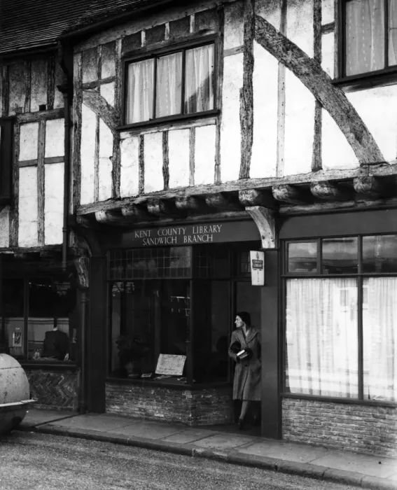 Framed Print : Sandwich Library in Kent 4th July 1949 Framed Print : Sandwich Library in Kent 4th July 1949