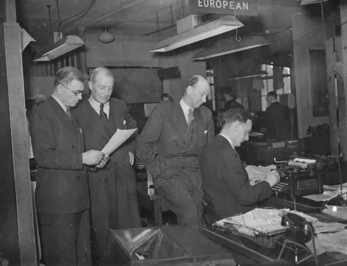 Framed Print : Two Scandinavian new chiefs, on a visit to London, were shown round the Reuter building