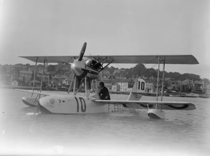 Framed Print : Schneider Cup race at Cowes. The Royal Aero Club conducted the navigability