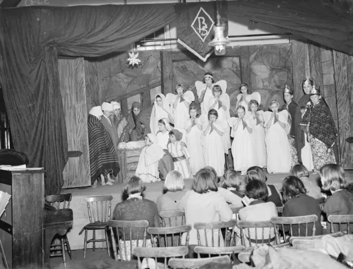 Framed Print : School children from Brent School in Dartford, Kent, performing a Nativity play