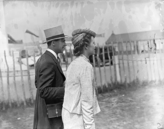 Framed Print : Scroll fashion at Epsom. A unusual and attractive fashion seen on the course Framed Print : Scroll fashion at Epsom. A unusual and attractive fashion seen on the course