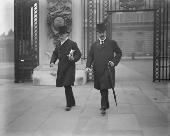 Framed Print : Secretary for Scotland at the Palace The Duke of Devonshire, Coloniial Secretary Framed Print : Secretary for Scotland at the Palace The Duke of Devonshire, Coloniial Secretary